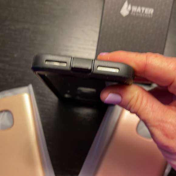 SUPCASE water resistant cellphone case for iPhone 8. - Picture 9 of 11